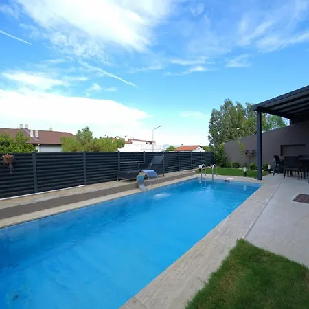 Luxury In Private Pool & Smart Villa